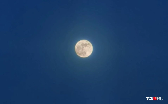 Луна притягивала взгляды тюменцев | Источник: Павел Красоткин / 72.RU