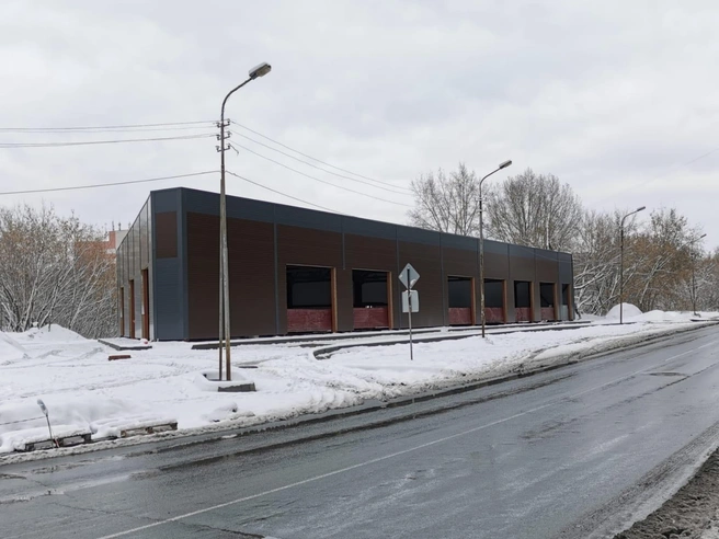 В качестве аргумента против того, что здесь будет СТО, говорит отсутствие строительства подъездных путей | Источник: читатель НГС