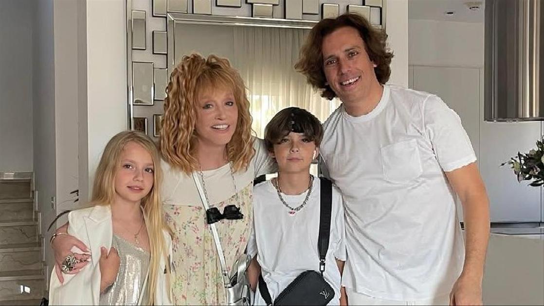 12-летние Гарри и Лиза Галкины стали владельцами замка в деревне Грязь