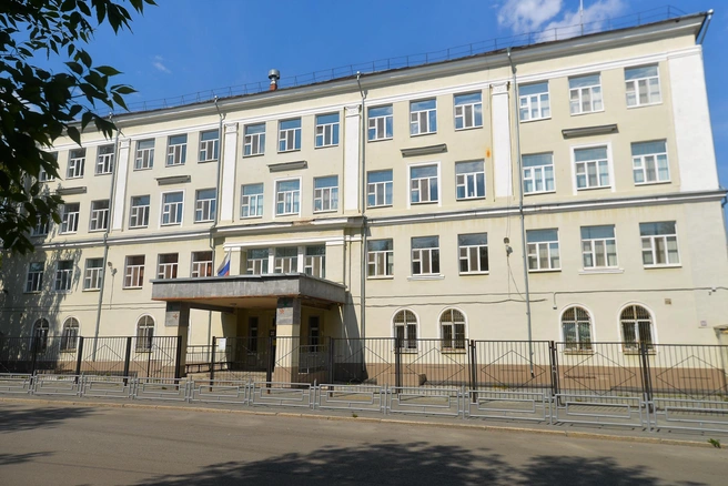 Ближайшая к ЖК «Парк Победы» школа находится на противоположной стороне улицы | Источник: Максим Воробьев