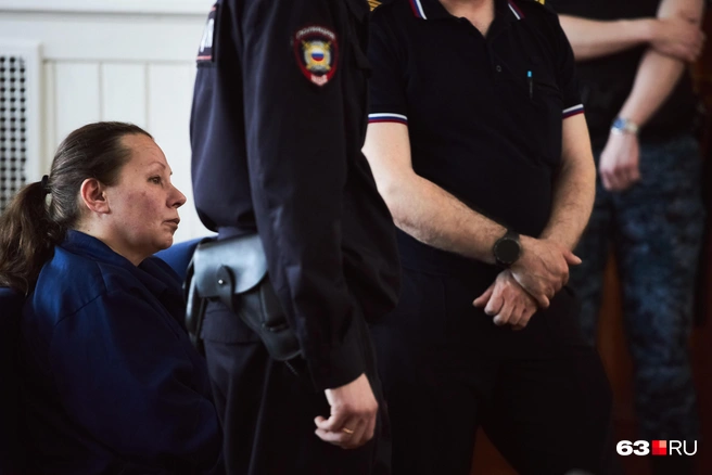 Людмила Тархова в ожидании начала процесса | Источник: Роман Данилкин / 63.RU