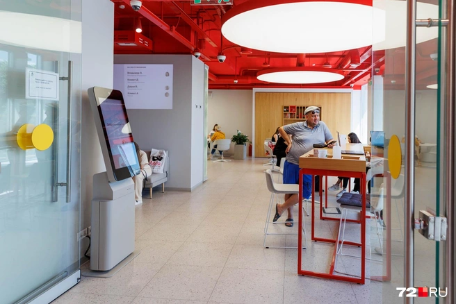 Если закон примут, службам безопасности банков придется работать еще внимательнее и усерднее | Источник: Ирина Шарова / 72.RU