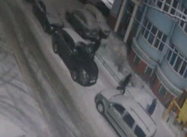 В центре Рязани два футболиста напали на предпринимательницу (видео) | ya62.ru