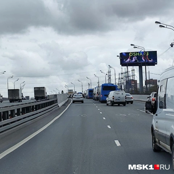 Вереница из автобусов КМ2 | Источник: Игорь Мещанев / MSK1.RU