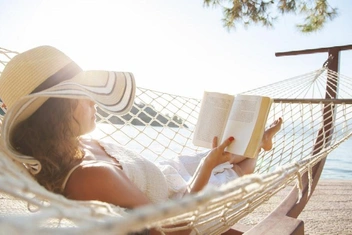 До встречи в книжном: 7 отличных романов для отпуска