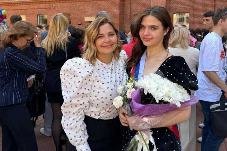 Дочери Александра Абдулова и Юлии Началовой окончили школу: куда хотят поступать звездные дети