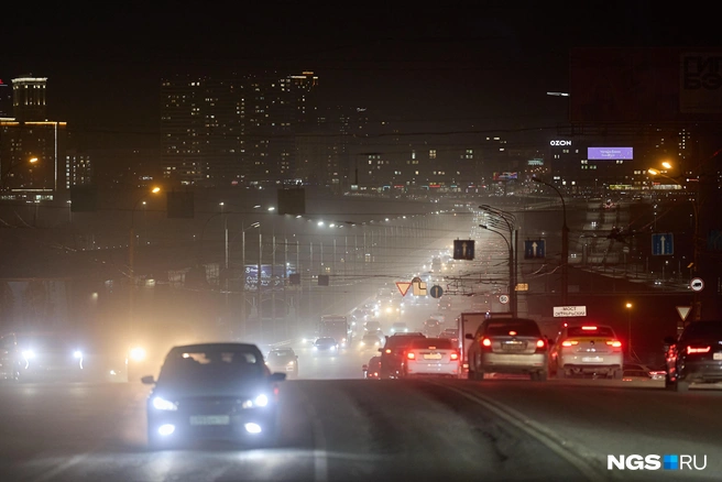 Спецтехника, которую подготовили к зимней работе, должны снова использовать для борьбы с пылью | Источник: Александр Ощепков / NGS.RU