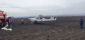 Он приземлился в двух километрах от взлетно-посадочной полосы | Источник: Уральская транспортная прокуратура / t.me