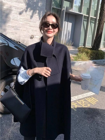 Модный кейп из шерсти станет классным дополнением в вашем демисезонном гардеробе | Источник: ru.pinterest.com