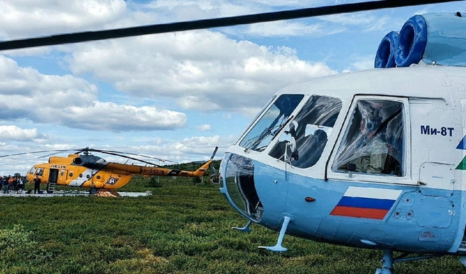 Волонтеры прилетали в тайгу на вертолетах | Источник: «Северный Урал»
