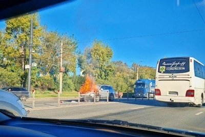 Машина загорелась в промзоне Челябинска