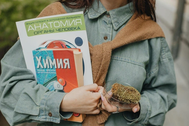 Обучение химии проводит сторонний преподаватель | Источник: Ксения Зимина