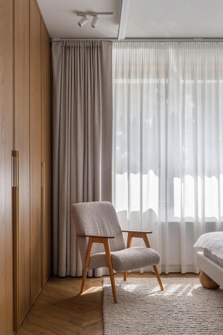Ковер Bruna, Westwing Collection. Шторы, Evo Home.  | Источник: Сергей Пилипович. Стиль: Катерина Стояк