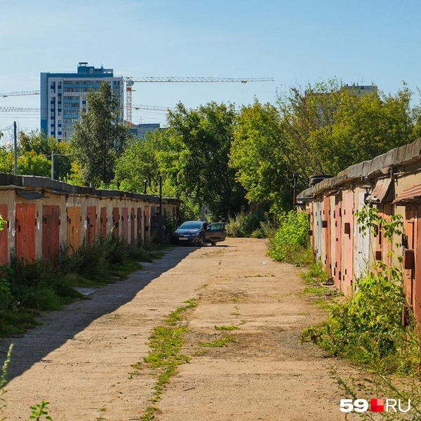 Все постройки стоят вплотную друг к другу | Источник: Тимофей Калмаков / 59.RU