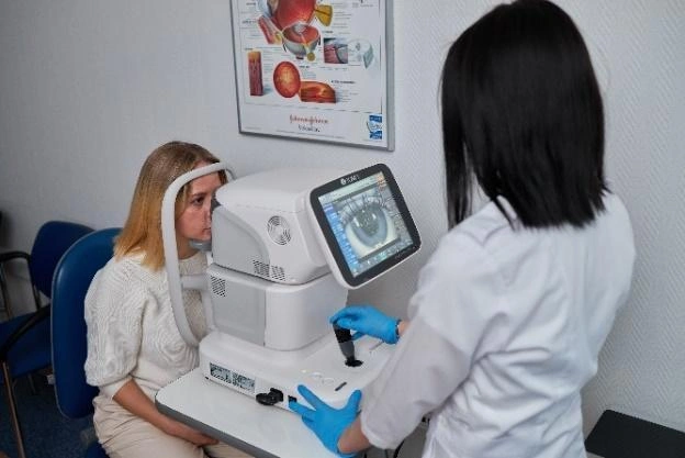 За 1 час пациент проходит 9 аппаратных исследований в комфортной обстановке бесконтактным способом, чтобы исключить противопоказания, спрогнозировать результат процедуры | Источник: клиника микрохирургии «Глаз» им. Святослава Федорова