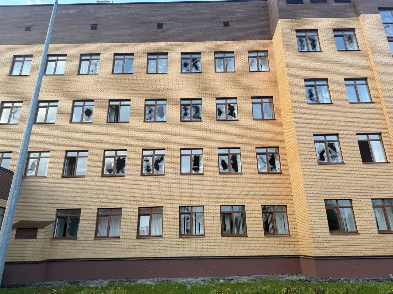 Дрон попал в поликлинику и продуктовый магазин в Подмосковье — кадры