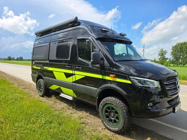 Mercedes-Benz Sprinter 2021 года продается за 17,5 миллиона рублей | Источник: Drom.ru