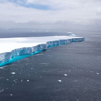Самый крупный в мире айсберг растаял