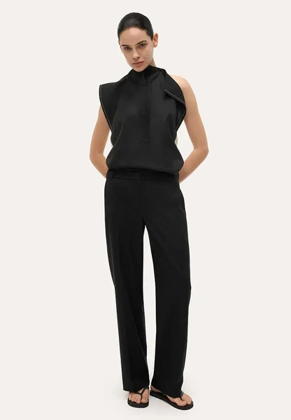 Черные брюки&nbsp;&mdash; снова база, но есть нюансы