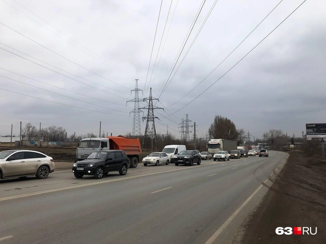 С утра стоим в одну сторону, вечером&nbsp;— в другую. В обед встречаемся на светофоре | Источник: Алексей Ногинский / 63.RU