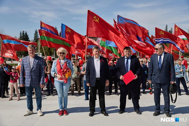 Колонну возглавил Анатолий Локоть | Источник: Александр Ощепков / NGS.RU