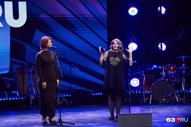 По словам Екатерины Петровой, она едва сдержала слезы, слушая историю народной героини | Источник: Роман Данилкин / 63.RU