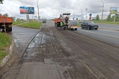 На улицах Костромы восстанавливают асфальтовое покрытие