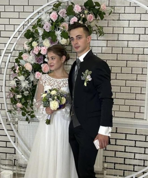 самые роскошные свадебные платья российских фигуристок
