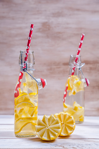 вода с лимоном и медом