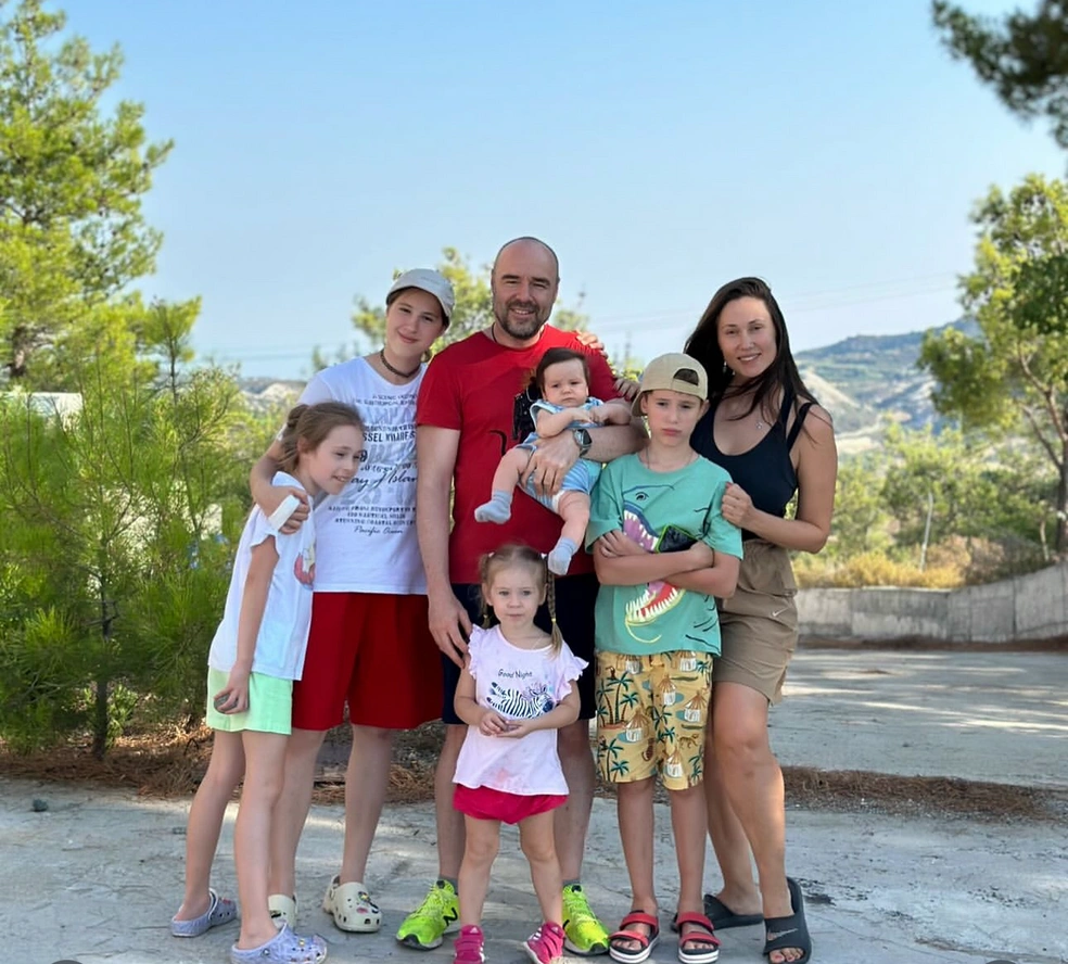 Судьбу своих шестерых детей Роман и Елена Товстик теперь будут решать в суде | Источник: Елена Товстик / Instagram (деятельность запрещена в РФ)