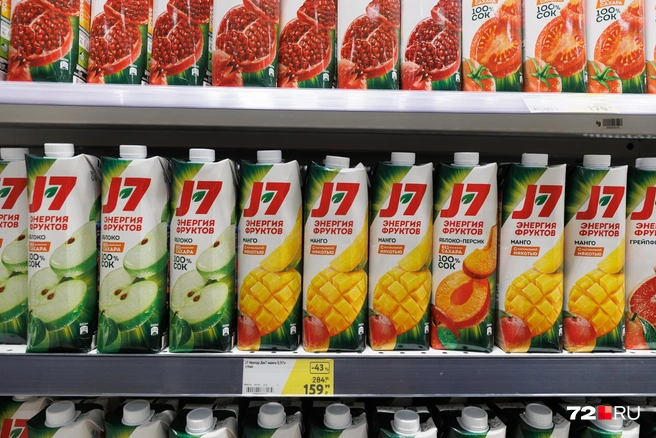 По пути к выходу из магазина заметили соки с отметкой «-40%» на ценнике | Источник: Ирина Шарова / 72.RU