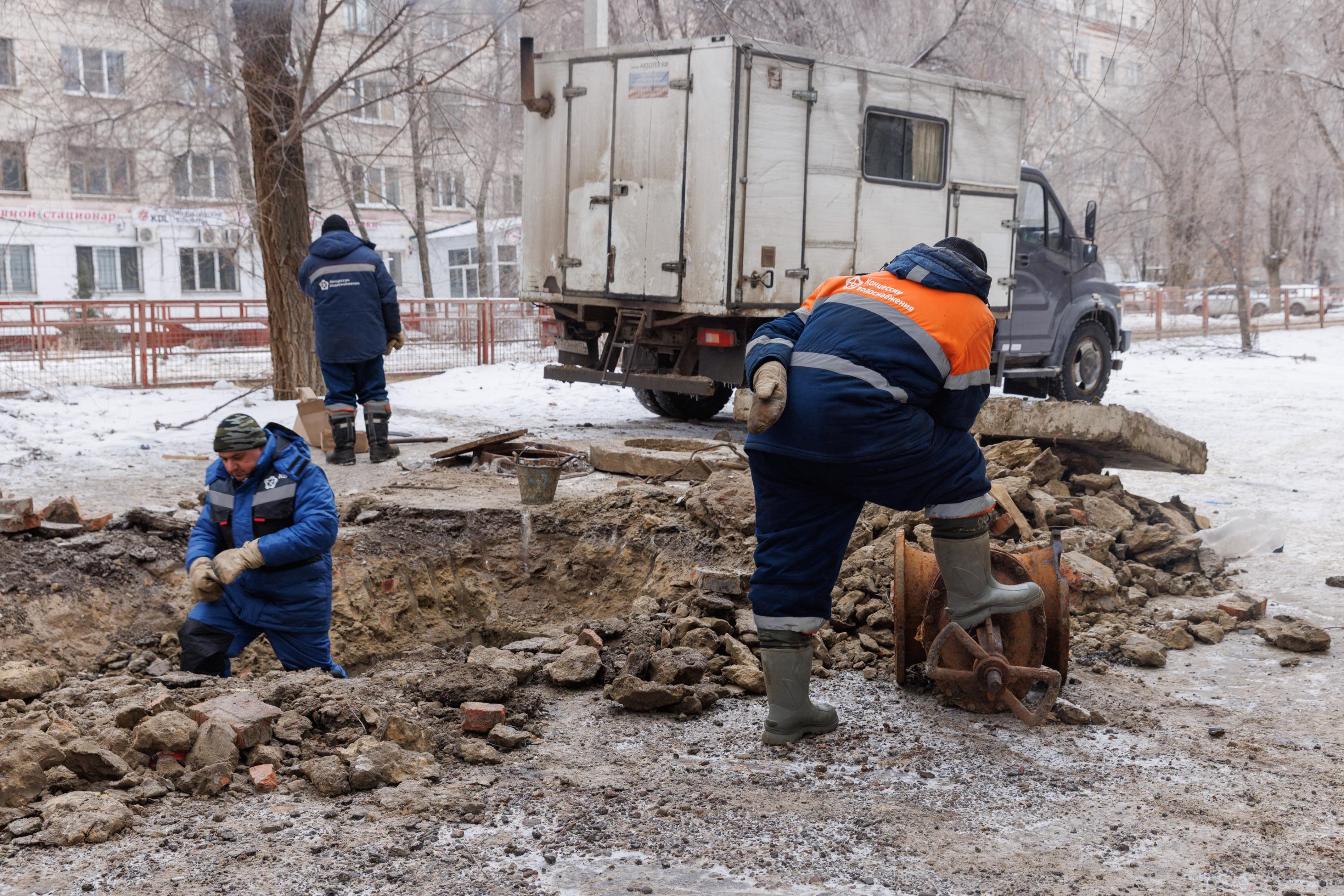 В Нижневартовске прорвало гидрант на Мира и нет отопления в квартирах и  домах из-за аварии на котельной - 18 января 2023 - 86.ру