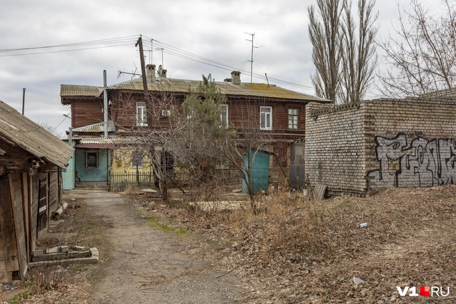 Подобные уголки старого города в других регионах превращают в популярные туристические объекты с гостиницами, кафе, сувенирными лавками и прогулочными маршрутами | Источник: Константин Завриков / V1.RU