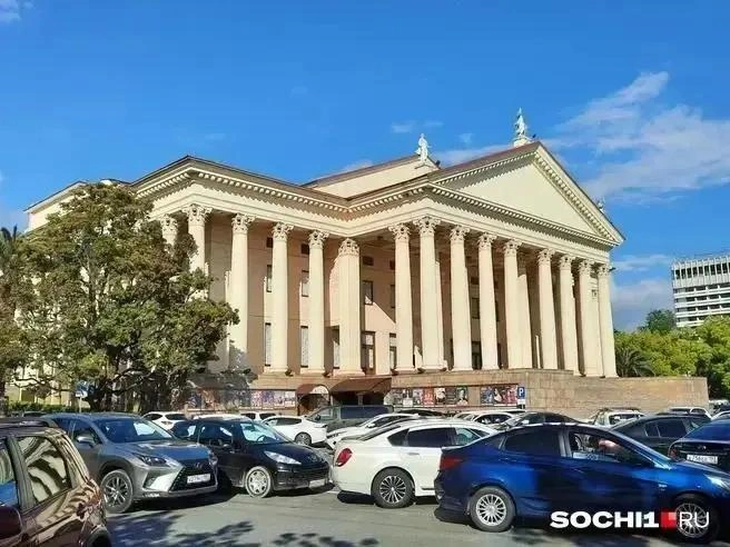 В Зимнем театре можно будет послушать оркестр из Санкт-Петербурга | Источник: Анна Грицевич / SOCHI1.RU