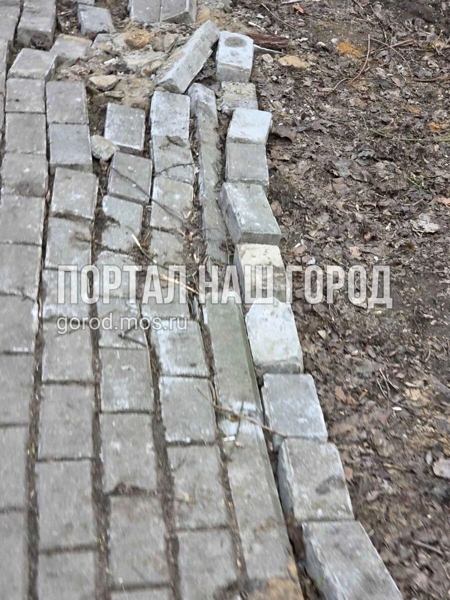 Разбитая плитка | Источник: gorod.mos.ru