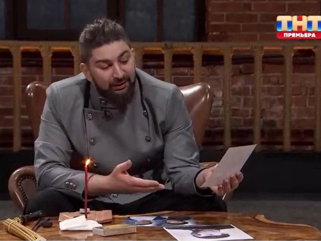 Анзор Одишария объяснил смерти братьев их образом жизни. | Источник: кадр из шоу «Битва экстрасенсов» (16+), ТНТ, 2026 год
