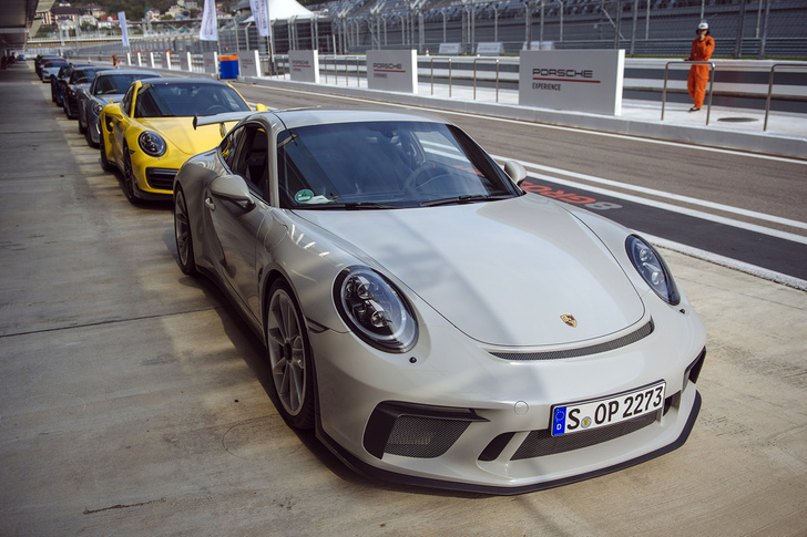 Вирус Porsche: как прокатиться на всех моделях автомобильного бренда за один день