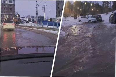 На улице Сухарная в Новосибирске прорвало трубу