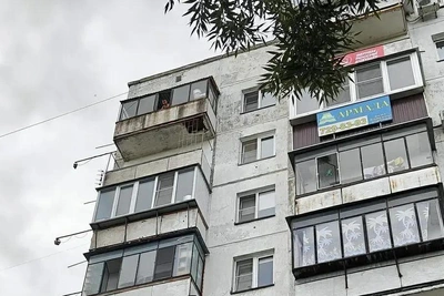 В Челябинске спасатели сняли ребенка с окна 9 этажа