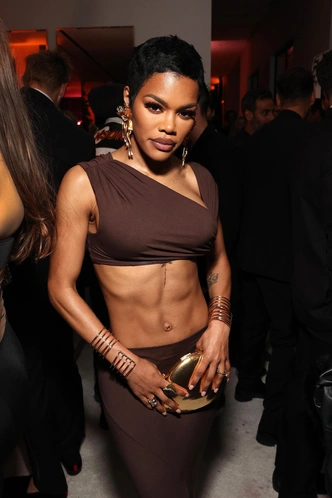 Как Тейяна Тейлор снова сделала открытый живот фэшн-заявлением: 30 лучших ее образов Как Тейяна Тейлор снова сделала открытый живот фэшн-заявлением: 30 лучших ее образов