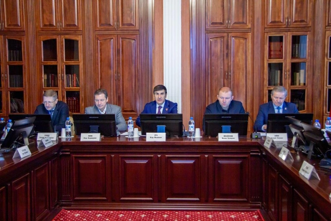 Депутаты рассмотрели ряд важных вопросов | Источник: пресс-служба заксобрания Омской области