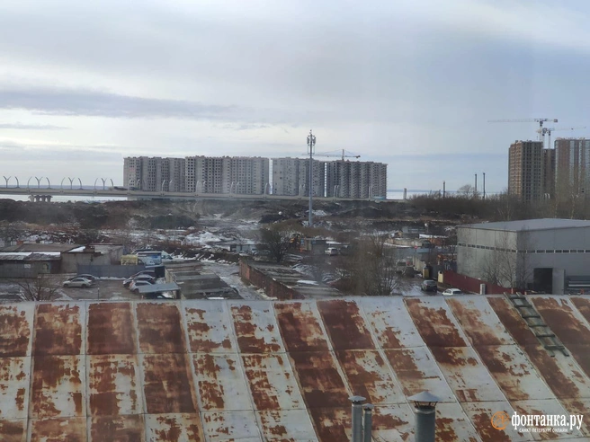 Петербуржцы не могут свыкнуться с комблаговскими площадками для снега. На Шкиперском видят угрозу Галерной гавани (видео, фото) | Источник: Читатель «Фонтанки» Андрей