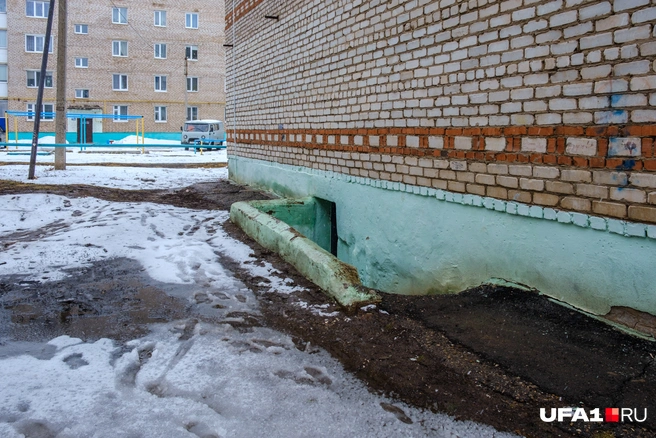 Сейчас дверь в подвал закрыта на замок | Источник: Булат Салихов