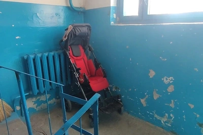 Волгоградцы о штрафе мамы ребенка с ДЦП за коляску в подъезде