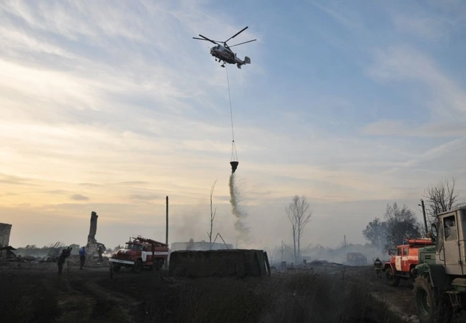 МЧС обнародовало фотоотчет о тушении пожара в Сысоях | ya62.ru