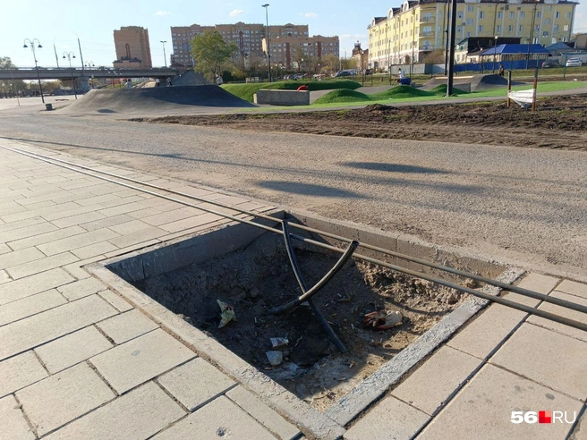 Торчащие коммуникации | Источник: Владислав Митрошин / 56.RU