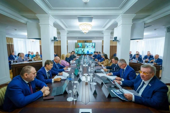Депутат говорит, что не видит смысла в подобных встречах с чиновниками | Источник: Руслан Кухарук / T.me