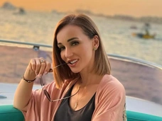 Анфиса Чехова о начале карьеры: «Продюсер звал меня в сауну „обсудить“, а потом завалил на диван»