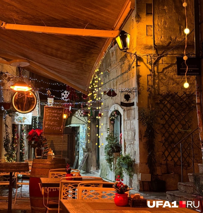 Украшенный ресторанчик | Источник: читатель UFA1.RU