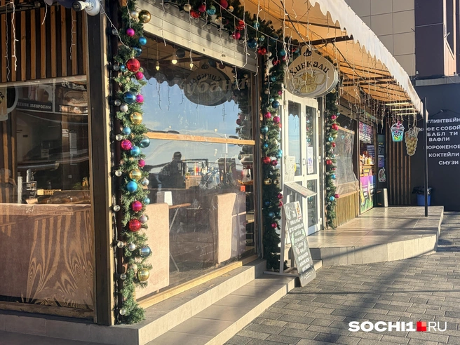 Кафе украсили, как могли | Источник: Анна Грицевич / SOCHI1.RU